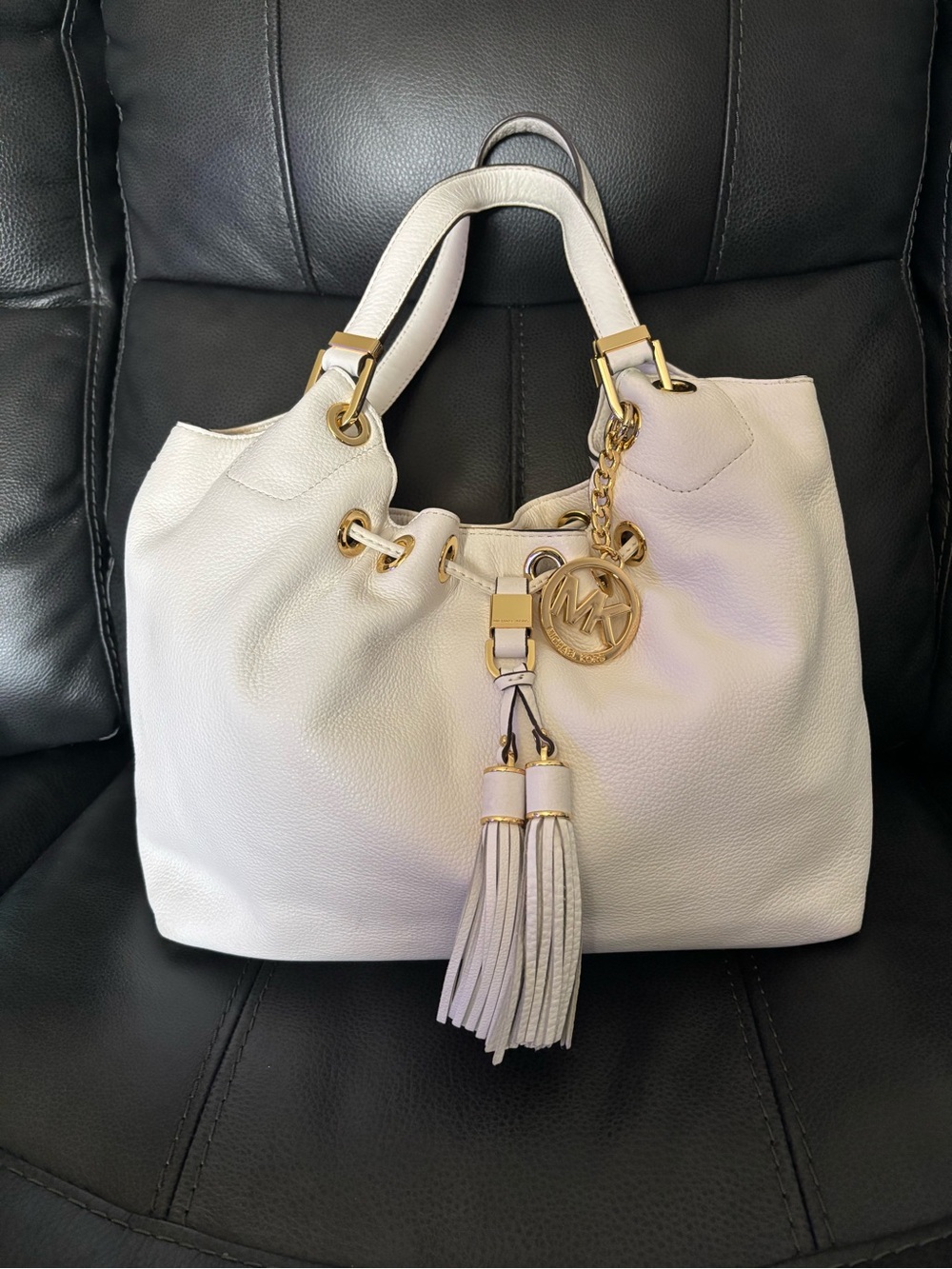 Michael Kors White/Cream Leather tassel hobo/shoulder bag excellent condition